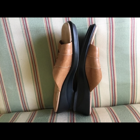 Clark soft leather slides. - Picture 3 of 6